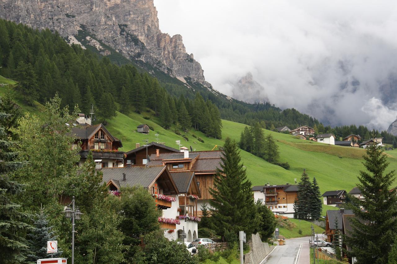 Residence Vajolet San Cassiano Luaran gambar