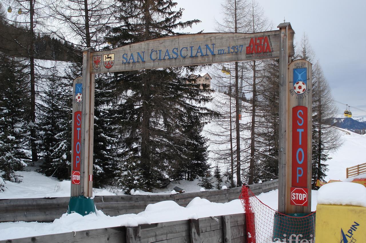 Residence Vajolet San Cassiano Luaran gambar