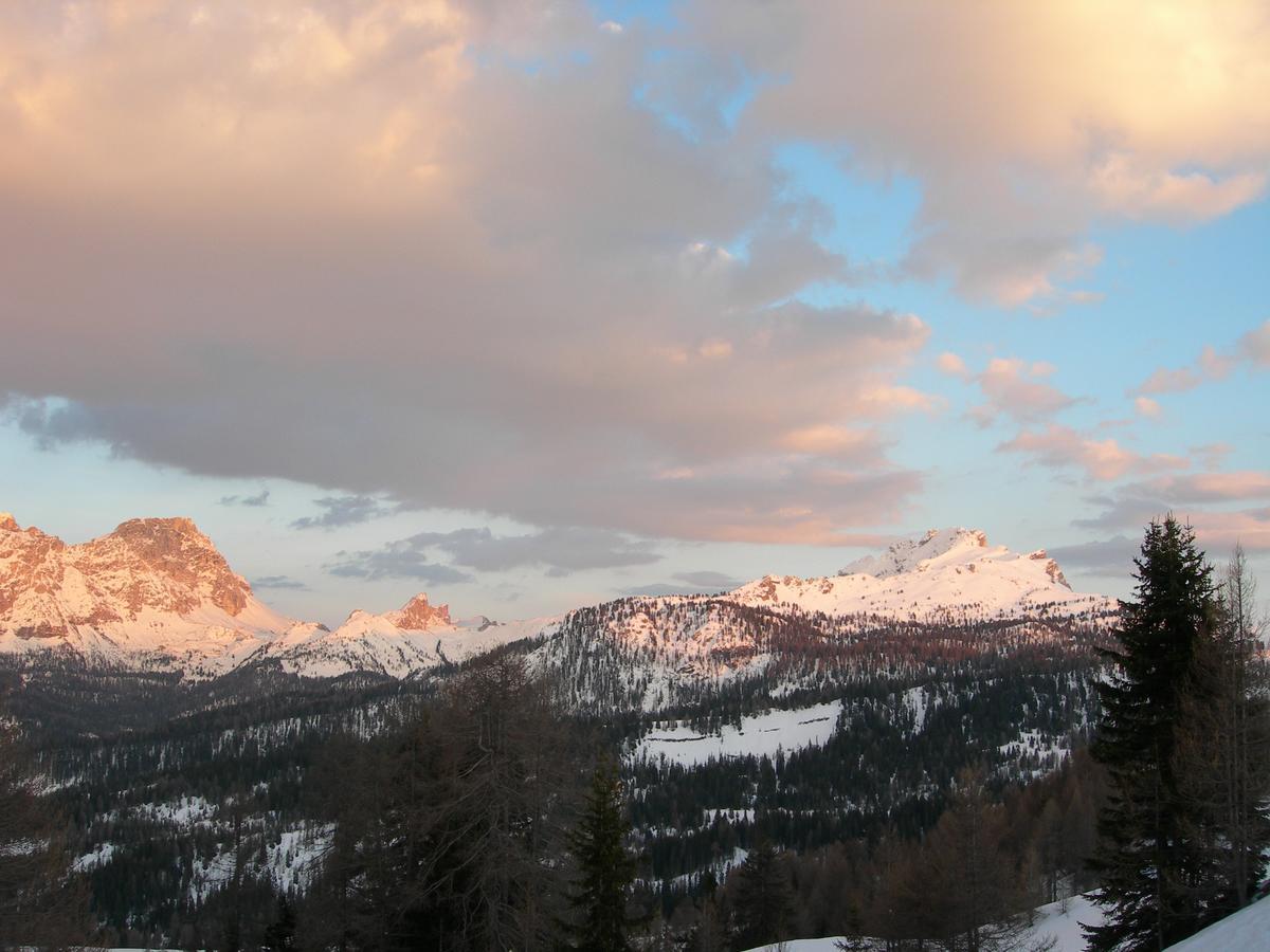 Residence Vajolet San Cassiano Luaran gambar
